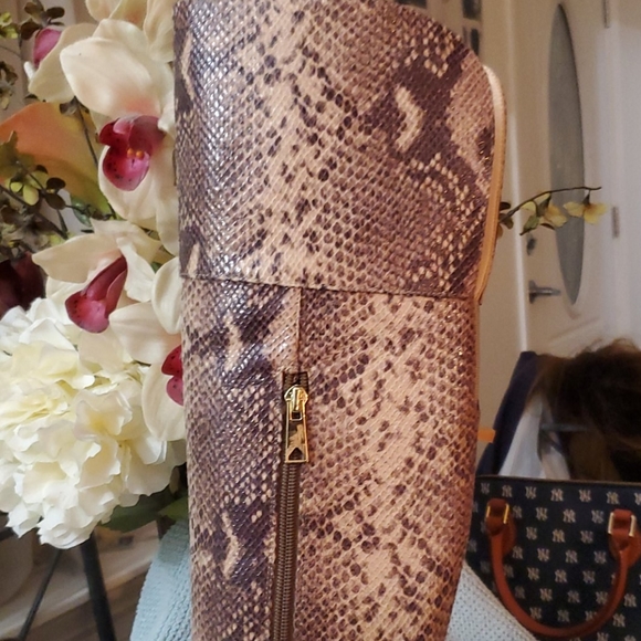 Boots - Picture 3 of 4